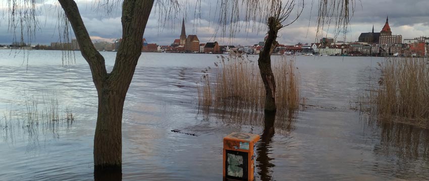 Foto von Hochwasser in Rostock Warnow Februar 2020 / Gehlsdorfer Ufer
