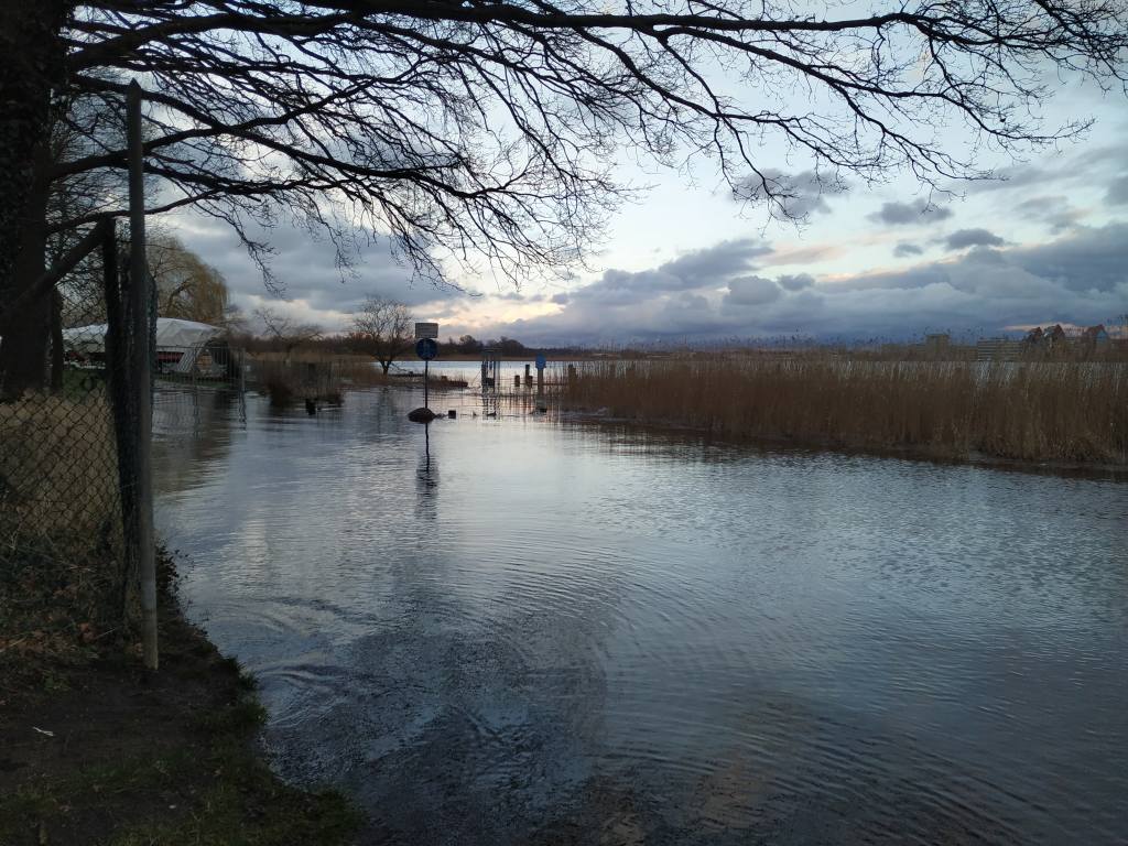 Foto von Hochwasser in Rostock Warnow Februar 2020 / Gehlsdorfer Ufer 3