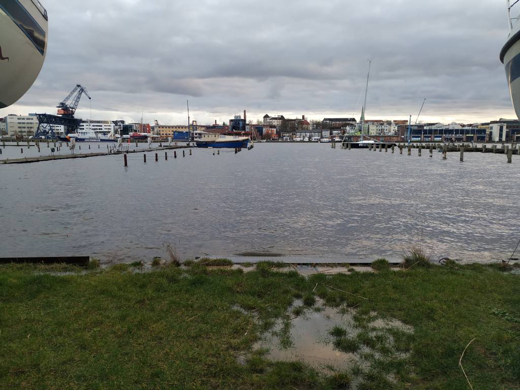 Foto von Hochwasser in Rostock Warnow Februar 2020 / Gehlsdorfer Ufer 7