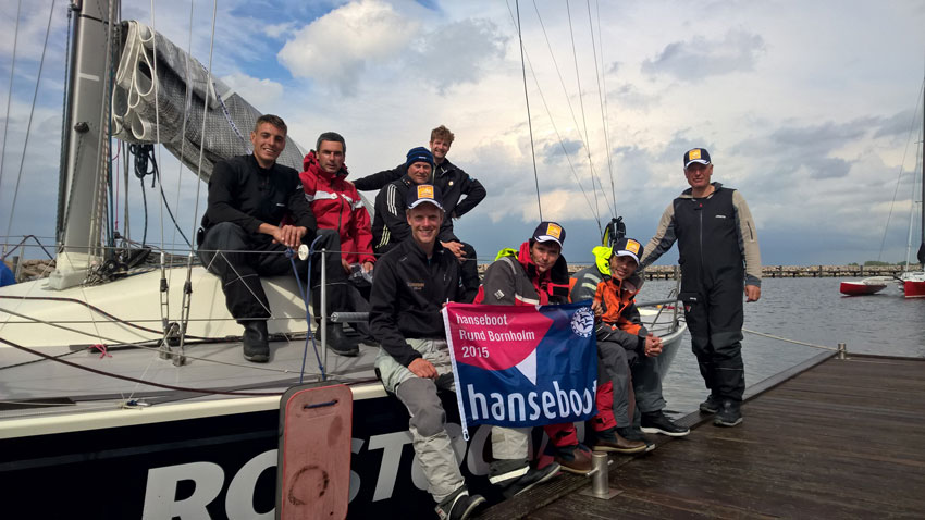 Foto Universitas und Crew nach dem Zieleinlauf