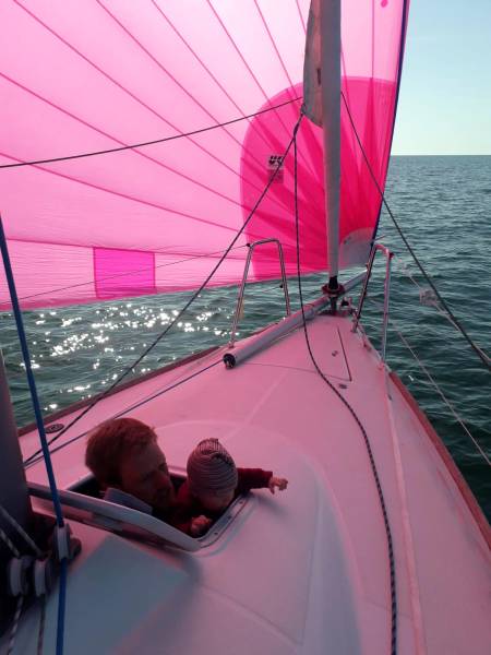 Ostsee - Hessenregatta - Wettfahrt Fenja auf Ausguck nach Wind