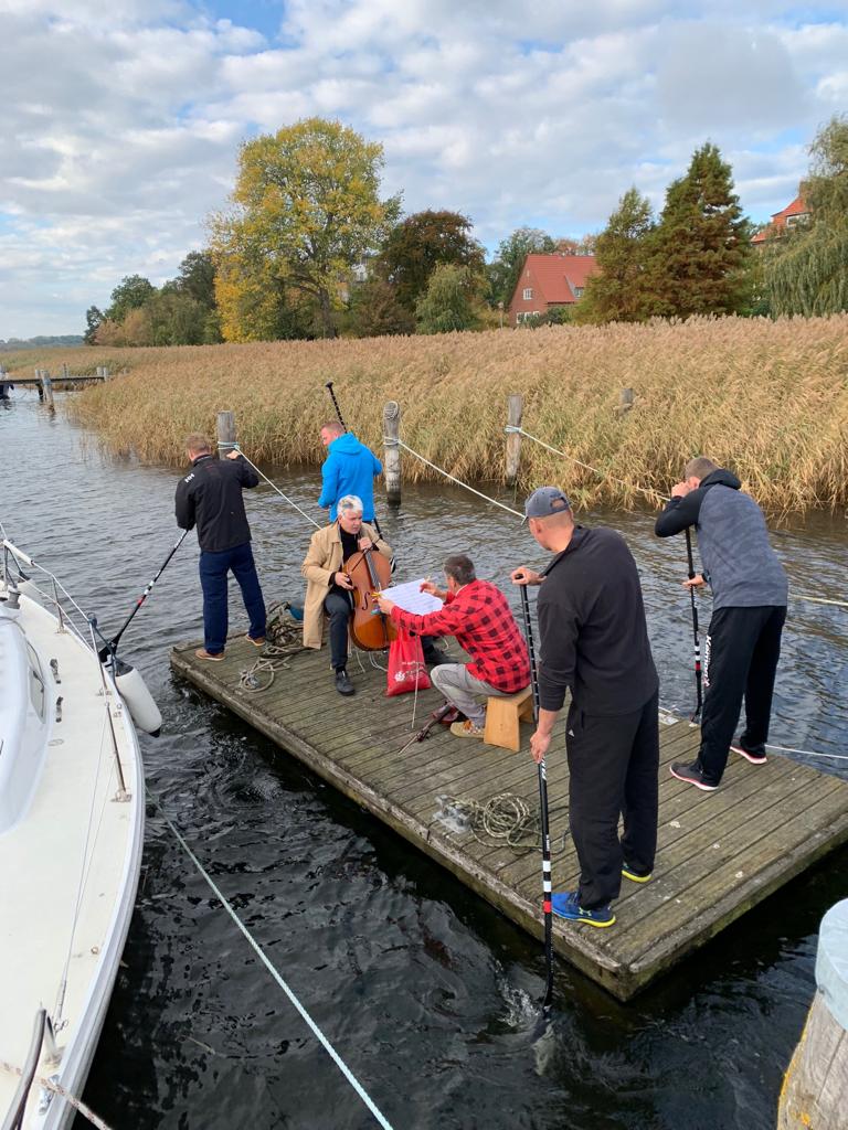 Segler musizieren auf dem Wasser 2018